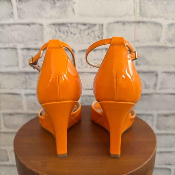 NWOT Women’s Marc Fisher Camira wedge strappy Orange heels size 5 - Picture 4 of 6